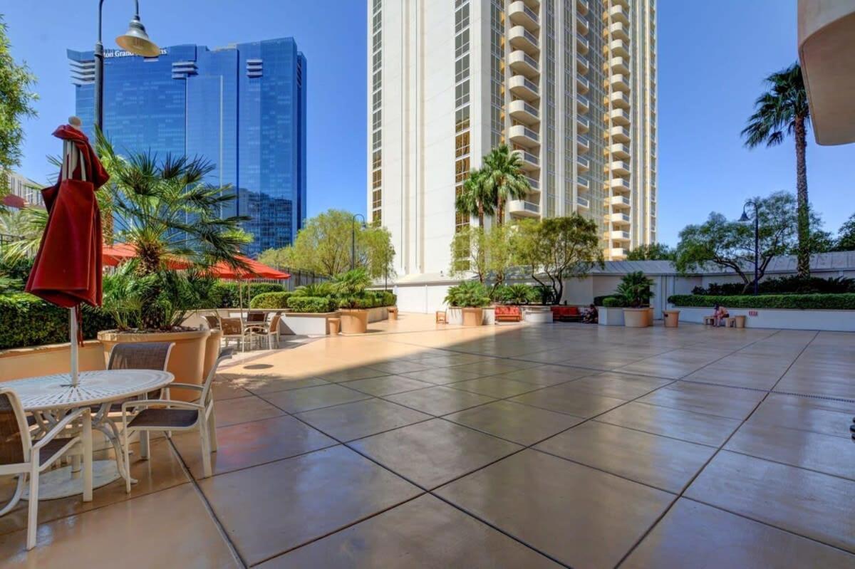 Mgm Signature-15-709 Strip View Jacuzzi Studio ลาสเวกัส ภายนอก รูปภาพ